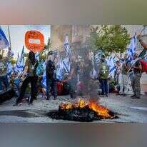 הפגנה מול ביתו של יריב לוין. | יונתן שאול/פלאש 90