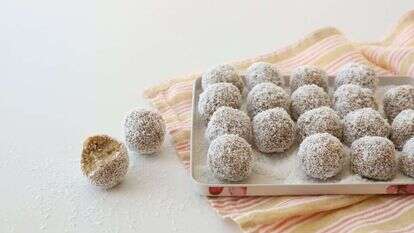 כדורי אנרגיה כתומים ממשמשים. | אפרת ליכטנשטט