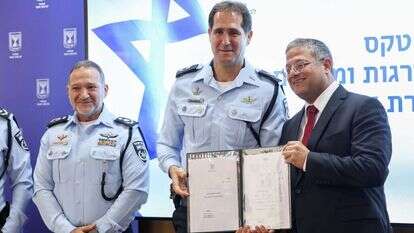 בן גביר בטקס המינויים החדשים במשטרה. | יונתן זינדל פלאש 90