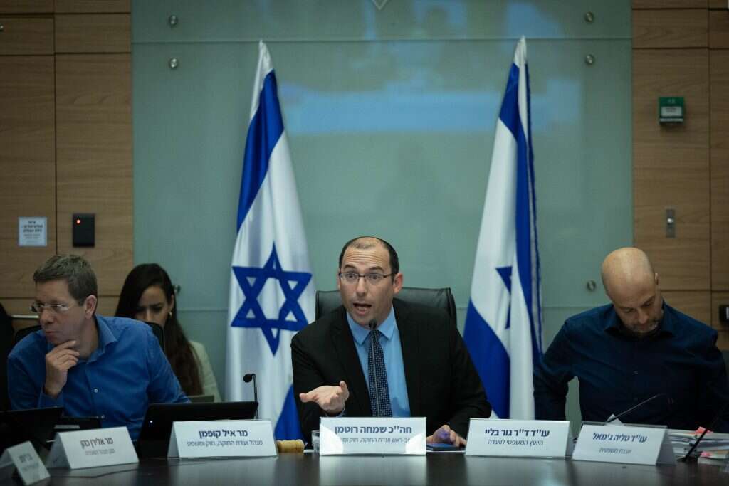 יו"ר ועדת חוקה ח"כ שמחה רוטמן בהצבעה על צמצום עילת הסבירות, היום. | יונתן זינדל, פלאש 90