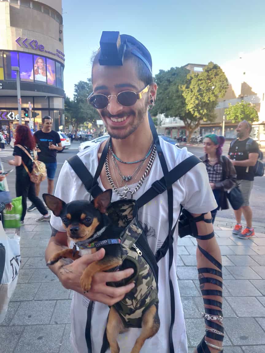 מניחים תפילין בדוכני חב"ד בתל אביב. | הרב עדי אלפנט