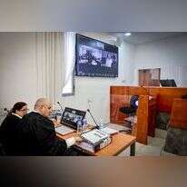 עדות ארנון מילצ'ן באמצעות מסך, בבית המשפט המחוזי בירושלים. | מארק ישראל סלאם, פלאש 90