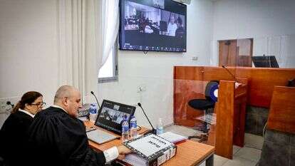 עדות ארנון מילצ'ן באמצעות מסך, בבית המשפט המחוזי בירושלים. | מארק ישראל סלאם, פלאש 90