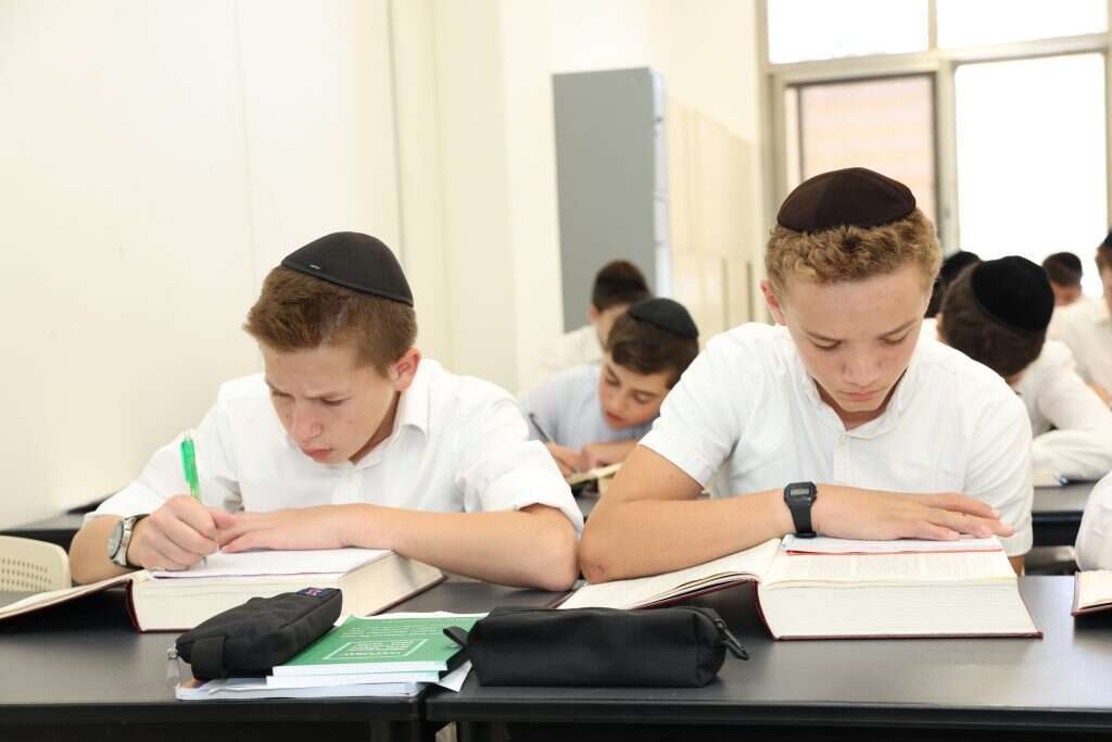 תלמידי הישיבה התיכונית "אורייתא תורה ודעת" בירושלים. באדיבות באדיבות ישיבת אורייתא תורה ודעת תלמידי הישיבה התיכונית "אורייתא תורה ודעת" בירושלים. באדיבות באדיבות ישיבת אורייתא תורה ודעת
