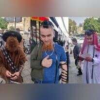 מניחים תפילין בדוכני חב"ד בתל אביב. | הרב עדי אלפנט