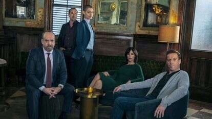 תשוקה לעשיית כסף שהוא הכוח היחיד שמניע את העולם. מתוך הסדרה "מיליארדים", 2019. | באדיבות yes תשוקה לעשיית כסף שהוא הכוח היחיד שמניע את העולם. מתוך הסדרה "מיליארדים", 2019. | באדיבות yes