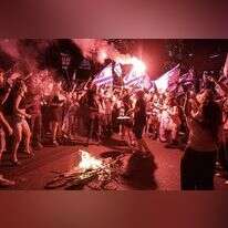 מפגינים חוסמים את איילון. | EPA