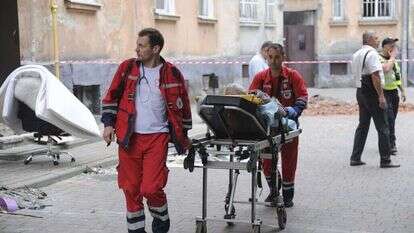 מפנים פצועים בלבוב, אוקראינה, לאחר המתקפה הרוסית, הבוקר. | EPA/MYKOLA TYS