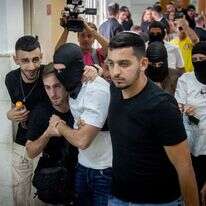 בני משפחה וחברים של שוטר מג"ב שזוכה מהריגת איאד אל חלאק לאחר זיכויו. | יונתן זינדל, פלאש 90