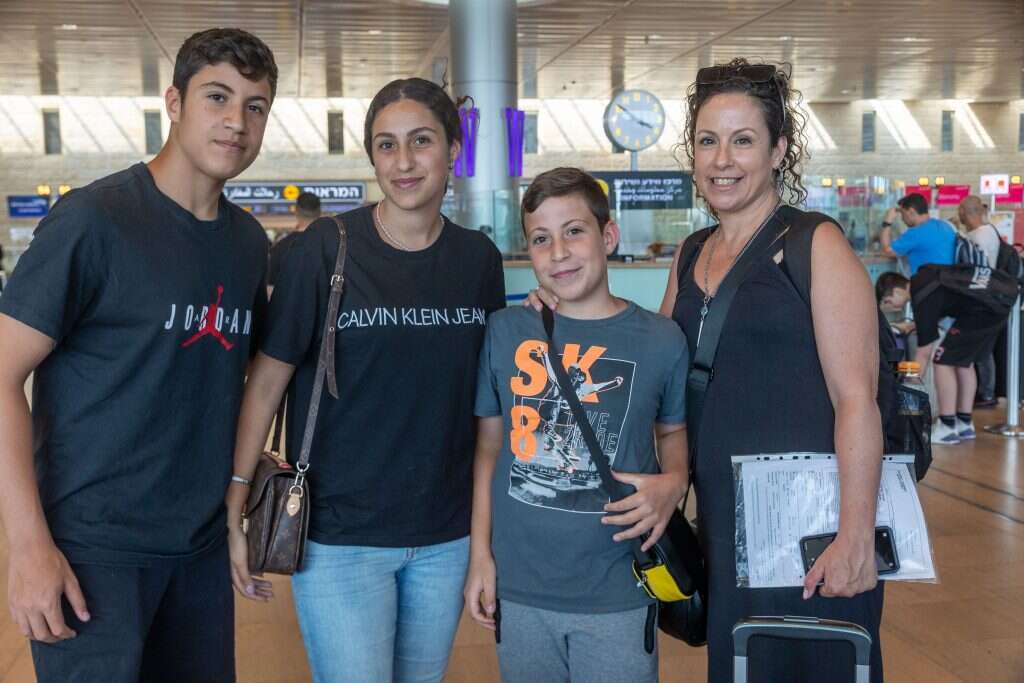 מירית, אור, מאיה, רון. | יוסי אלוני