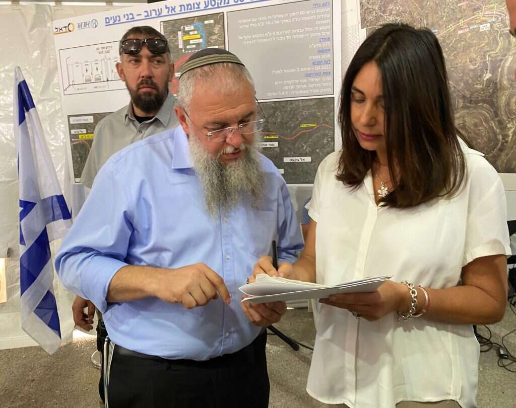 ראש המועצה נאמן והשרה רגב. | דוברות