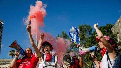 מפגינים בחיפה. | שיר טורם פלאש 90