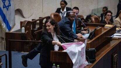 נעמה לזימי נואמת במליאה, אמש. | יונתן זינדל פלאש 90