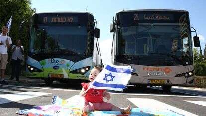 התינוקת סמוך למעבר החצייה. | לירון אלמוג פלאש 90