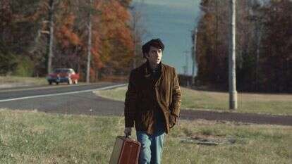 נערים היום כבר לא ממש ירצו להיות חברים של הולדן קולפילד מתוך הסרט "בעקבות התפסן בשדה השיפון", 2015. | באדיבות yes