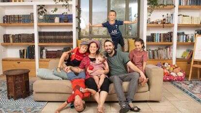 משפחת יצחקי, כפר אלדד. | שריה דיאמנט משפחת יצחקי, כפר אלדד. | שריה דיאמנט