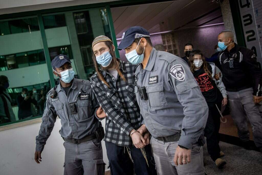 מעצר מפגין מחוץ למשרדי מח"ש בירושלים. | יונתן זינדל, פלאש 90