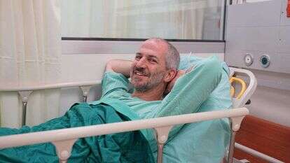 ארנון סגל אחרי תרומת הכליה. | דוברות בית חולים בלינסון