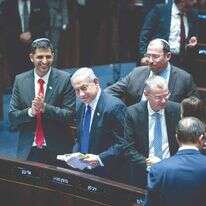 בכירי הקואליציה במליאת הכנסת אחרי ההצבעה ביום שני. | יונתן זינדל, פלאש 90