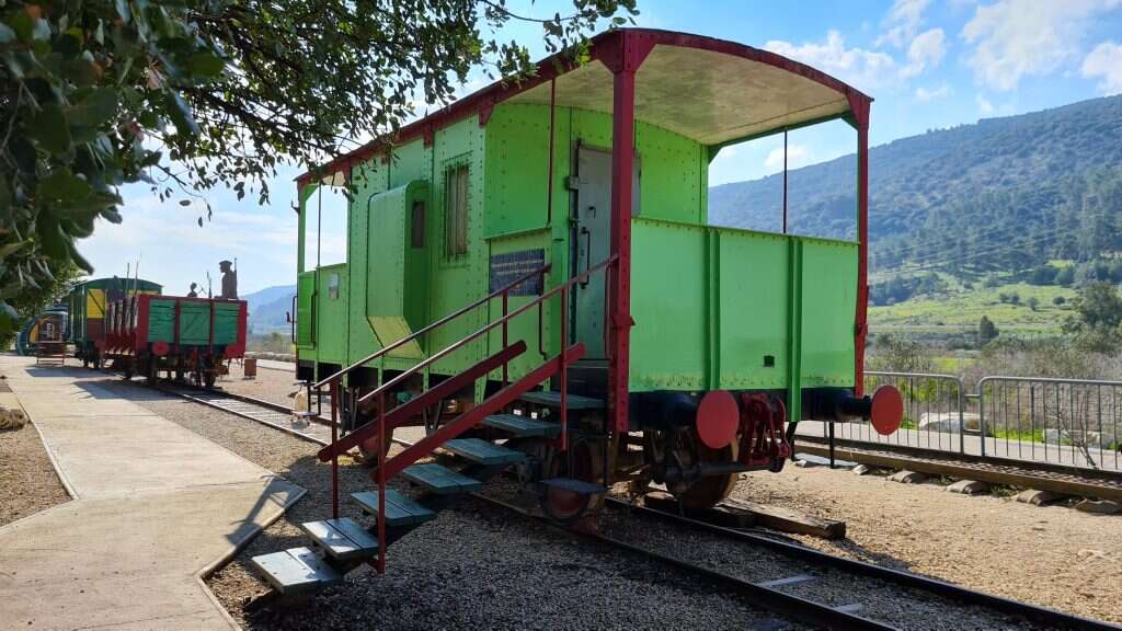 טיילת רכבת העמק. | check in/out