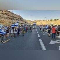 מפגינים בצומת תקוע לאחר פיגוע הירי, היום. | קובי נתן/TPS