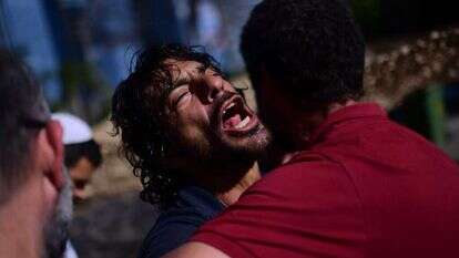 הפגנת הזדהות עם איציק סעידיאן, מתמודד הנפש שהצית את עצמו כתוצאה מפוסט טראומה, מול משרדי אגף השיקום בפתח־תקווה. | תומר נאומברג, פלאש 90