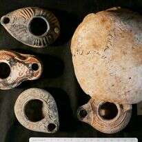 שרידים ארכיאולוגים שנמצאו במערת התאומים. | דוברות רשות העתיקות