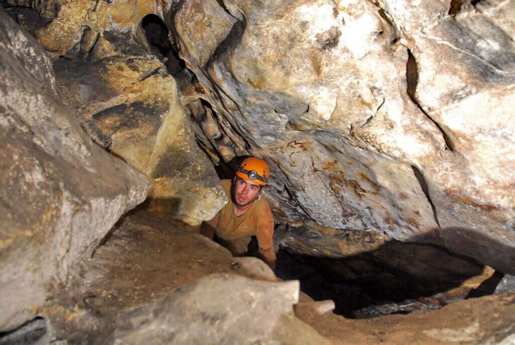 מערת התאומים. | דוברות רשות העתיקות