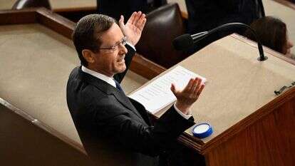 הרצוג נואם בקונגרס. | ANDREW CABALLERO-REYNOLDS / AFP