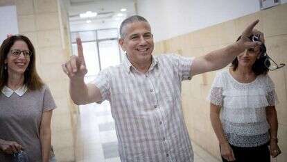 ינון מגל לפני עדותו במשפט נתניהו. | יונתן זינדל, פלאש 90 ינון מגל לפני עדותו במשפט נתניהו. | יונתן זינדל, פלאש 90