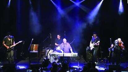 מצליח לרתק ולענג ולהקרין כנות ואותנטיות ישראלית. אריאל הורוביץ. | מסך מצליח לרתק ולענג ולהקרין כנות ואותנטיות ישראלית. אריאל הורוביץ. | מסך