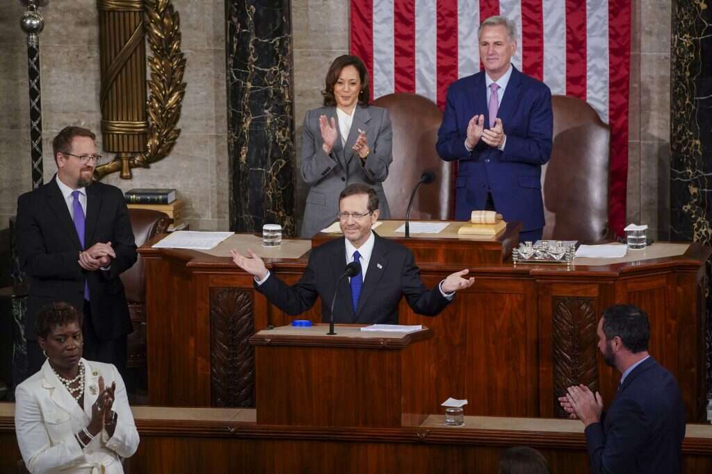 הנשיא הרצוג נואם בקונגרס. | EPA הנשיא הרצוג נואם בקונגרס. | EPA