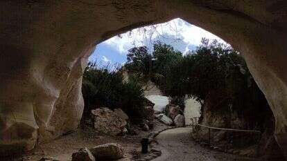 מערות בית גוברין. | Check in/out