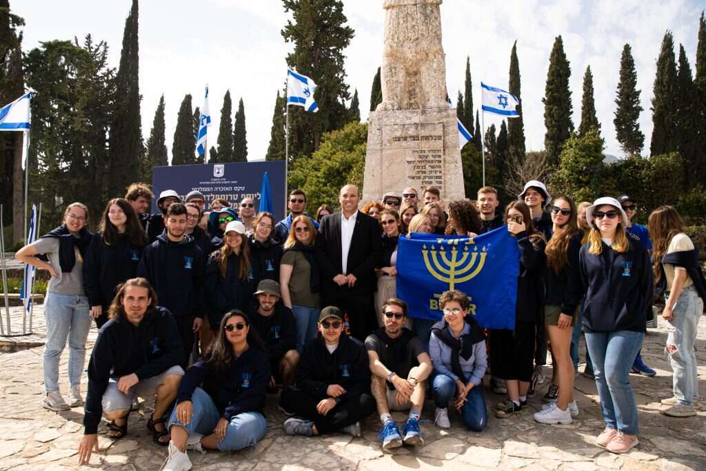 יגאל  ברנד בתל חי. | אולג לוברסקי