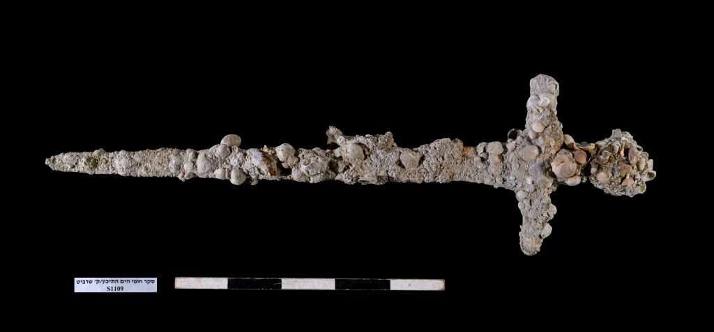 החרב המכוסה צמידה, דפנה גזית, רשות העתיקות