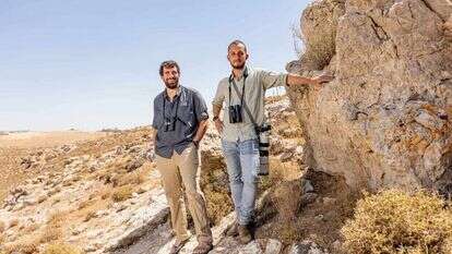 "אם נמשיך במלחמה הזאת ונקים עוד חוות, ומנגד הערבים ימשיכו לבנות עוד ועוד – כולנו נפסיד". אוהד בנימיני ויותם בשן. | נעמה שטרן