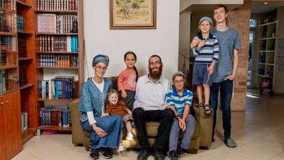 משפחת קלרפלד, מעלה־אדומים. | נעמה שטרן משפחת קלרפלד, מעלה־אדומים. | נעמה שטרן