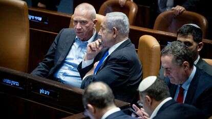 נתניהו וגלנט במליאה. | יונתן זינדל פלאש 90