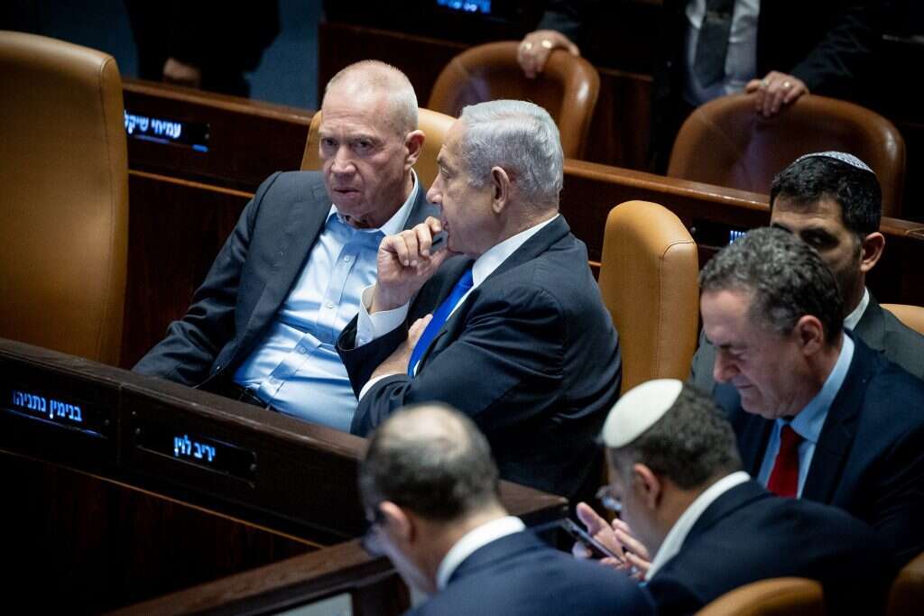 נתניהו וגלנט במליאה. | יונתן זינדל פלאש 90