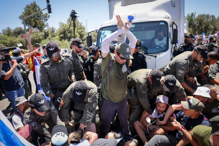 מפגינים מול הכנסת. | חיים גולדברג, פלאש 90