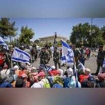 מפגינים נגד הרפורמה מנסים לחסום את הכניסה לכנסת. | חיים גולדברג, פלאש 90