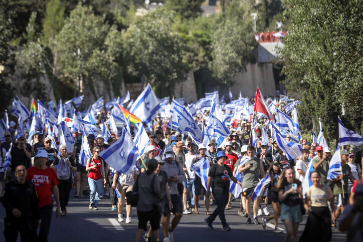 מתפרעים חוסמים את כביש בגין בירושלים, לאחר אישור צמצום עילת הסבירות. | נועם רבקין פנטון, פלאש 90
