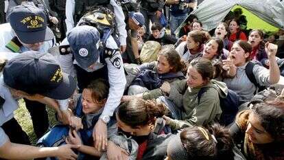 פינוי אחת העליות לחומש, 2007. | נתי שוחט, פלאש 90