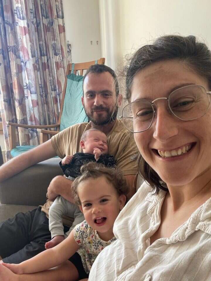 גשם, יואב ובנותיהם. | באדיבות המצולמים