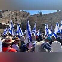 משתתפי אירוע "ואהבת" בכותל. | שומרים ושומרות על הבית המשותף