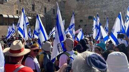 משתתפי אירוע "ואהבת" בכותל. | שומרים ושומרות על הבית המשותף