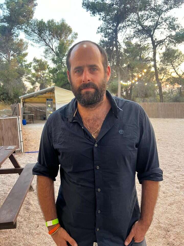 יהודה נאומבורג. | אוריה לוברבאום (גורילה) יהודה נאומבורג. | אוריה לוברבאום (גורילה)