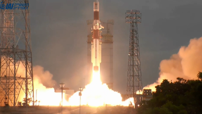 שיגור הלוויין DS-SAR. | מסך, התעשייה האווירית