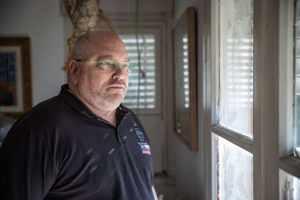 אנחנו עמוק בתוך השטף, ואין מי שיגיד: אולי המלך הוא עירום". ברודרמן. | שיר טורם, פלאש 90