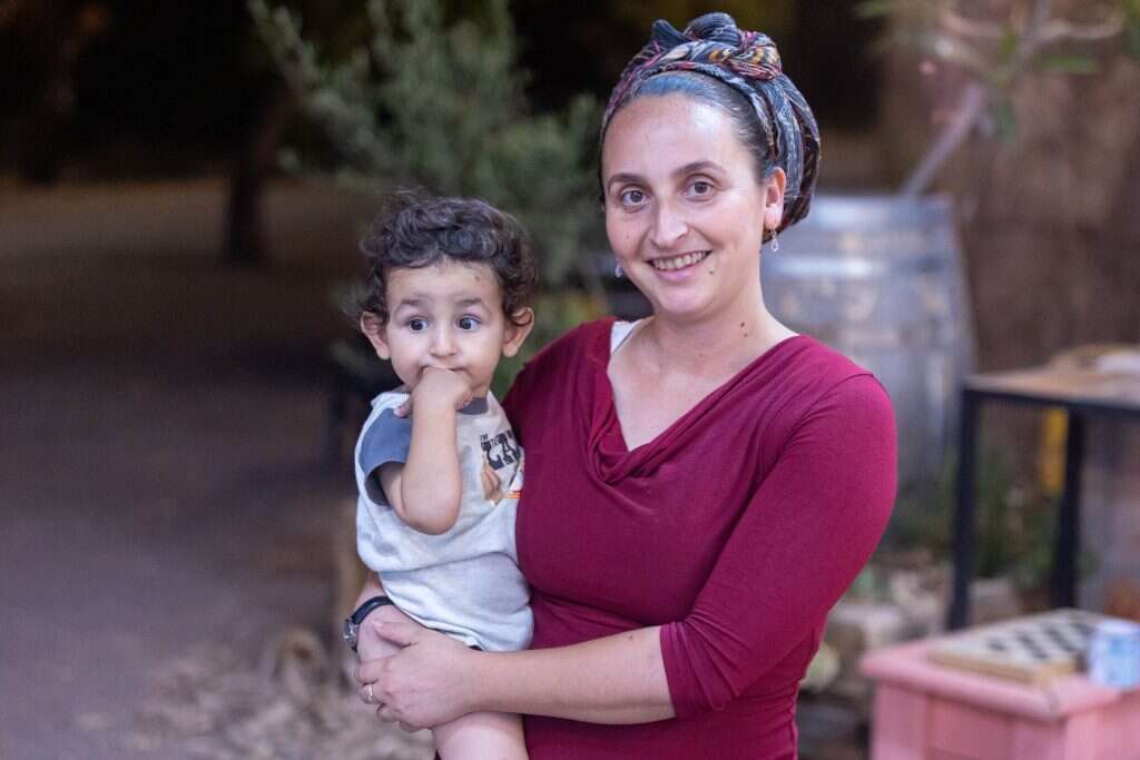 נאוה צלישר. | יוסי אלוני